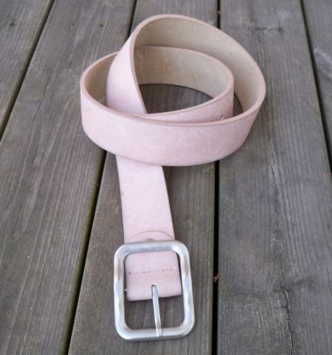 Rosa läderbälte