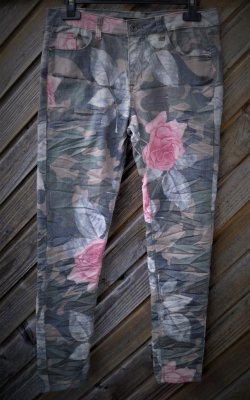Place du Jour. Byxor Camouflage med blommor