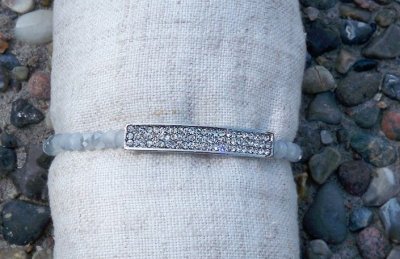 Elastiskt Armband Facettslipade Stenar Ljusgrå
