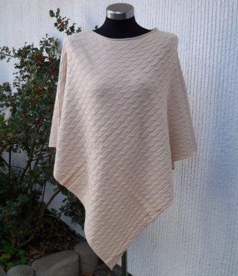 Beige Poncho Med Flätmönster Viskos Ull