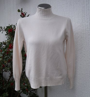 Vintervit Finstickad Tröja Med Polokrage Turtleneck