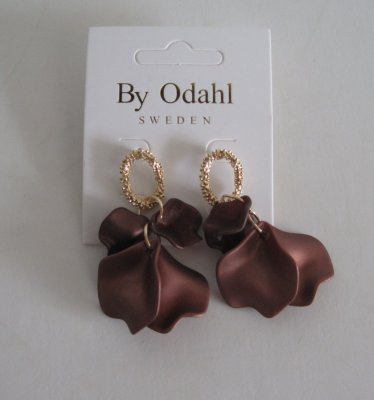 By Odahl Örhängen Löv Mörkbrun Silk