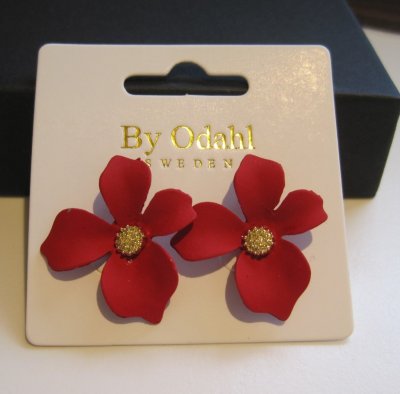 By Odahl Örhängen Röd Blomma
