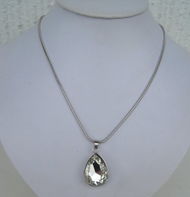 Kort Halsband Vit Droppe