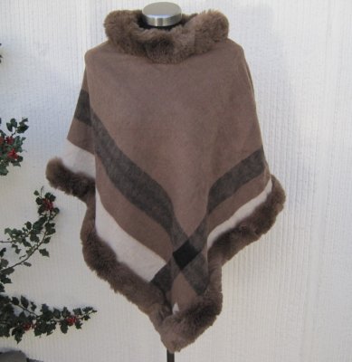 Brun Poncho Med Ränder Och Pälskant