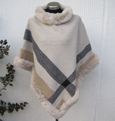 Beige Poncho Med Ränder Och Pälskant