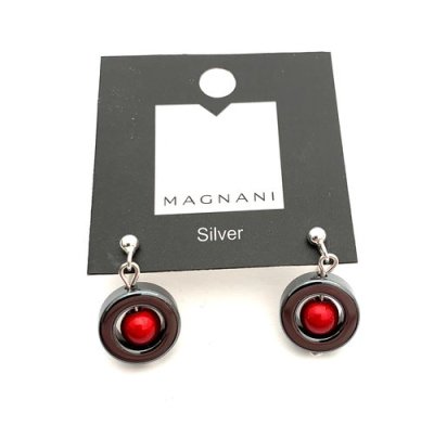 Örhängen Hematit Med Röd Pärla Iris Magnani Smyckesdesign