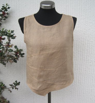 Beige Ärmlös Linneblus Med Dekorativa Sömmar