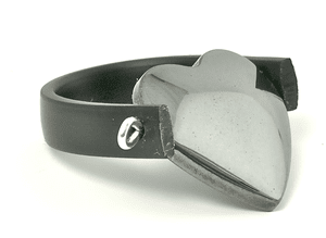 Ring Gummi och Hematit Hjärta Magnani Smyckesdesign